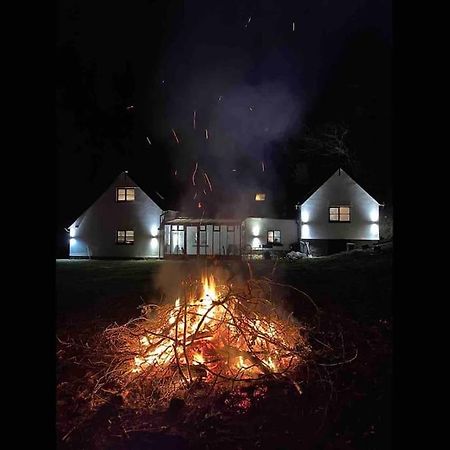 Bear Cottage, Tyn Y Cwm Eglwys-Fach ภายนอก รูปภาพ