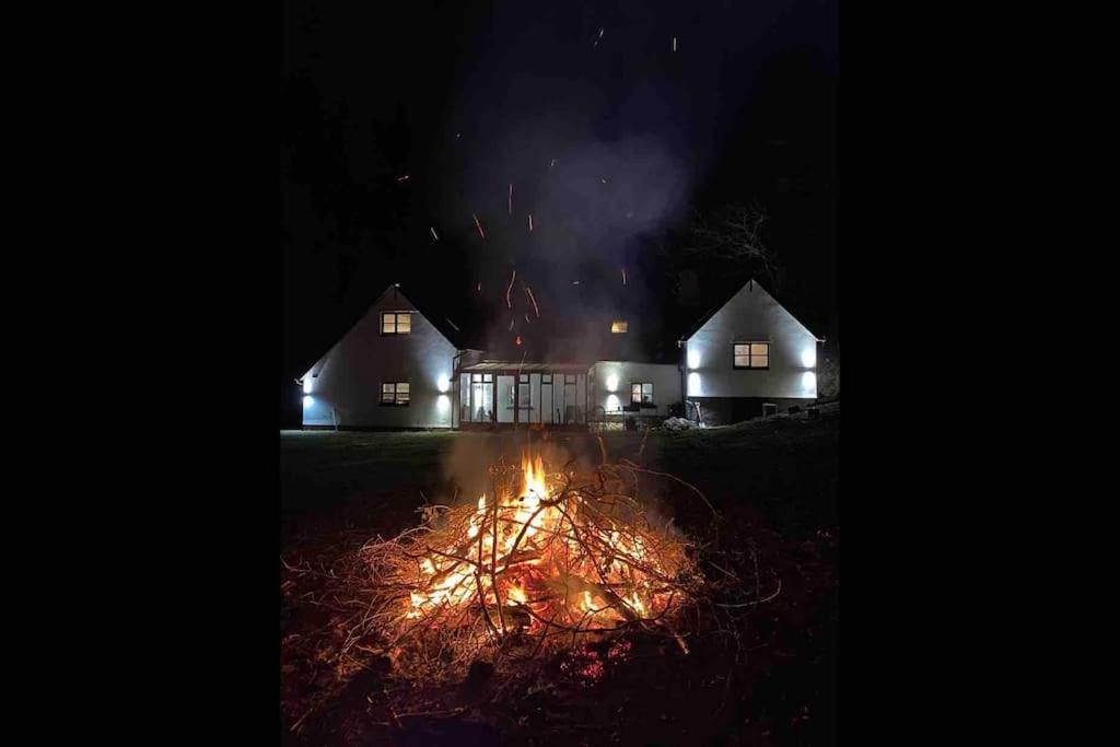 Bear Cottage, Tyn Y Cwm Eglwys-Fach ภายนอก รูปภาพ